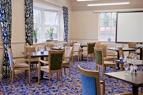 Surrey wedding photographer / Small Wedding venue near Reigate / The wedding reception / small weddings