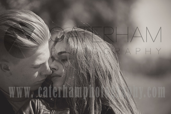 Couple posing / Professional black and white photography