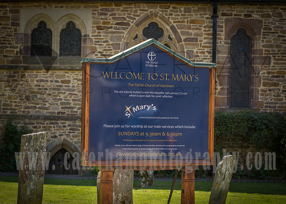 Surrey Wedding photographer / St Mary Church / Horsham Church Wedding