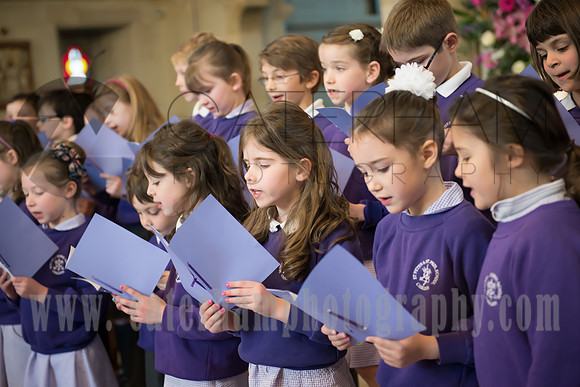 sacred heart church caterham / Children singing in the church