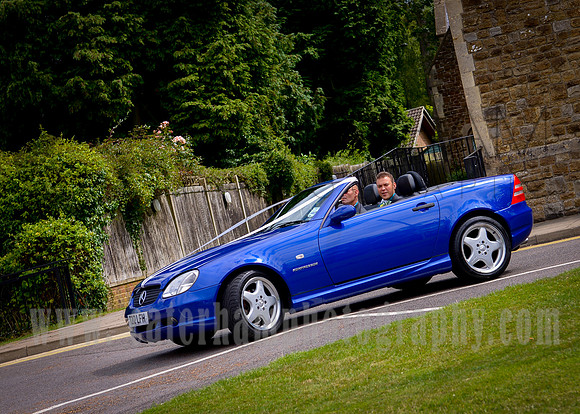 sacred heart church caterham / groom and bestman arriving at the church