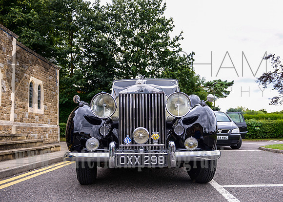 Surrey wedding photographer sacred heart church caterham / The wedding car