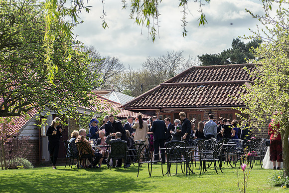 Surrey wedding photography / oaks farm wedding (2) / Guests in the garden