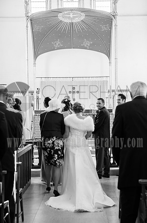 Surrey wedding photographer / St Johns Church Coulsdon Wedding / The bride arriving to the altar