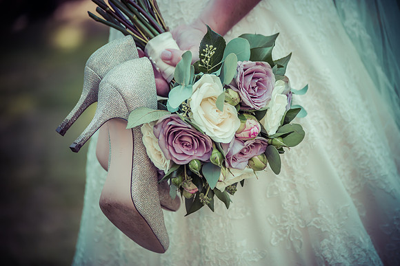 Surrey wedding photographer : Wedding photos in Caterham