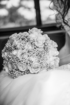 Surrey wedding photographer- bridal flowers