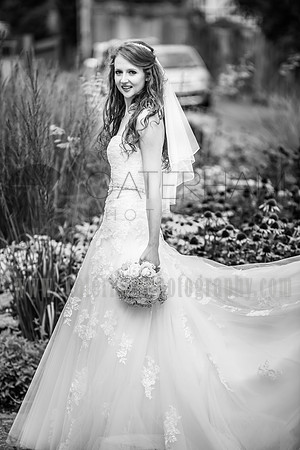 Surrey wedding photographer- back and white