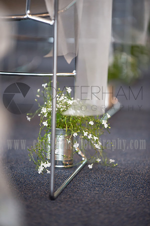 Surrey wedding photographer / reigate baptist church (13) / The flowers / Wedding decorations