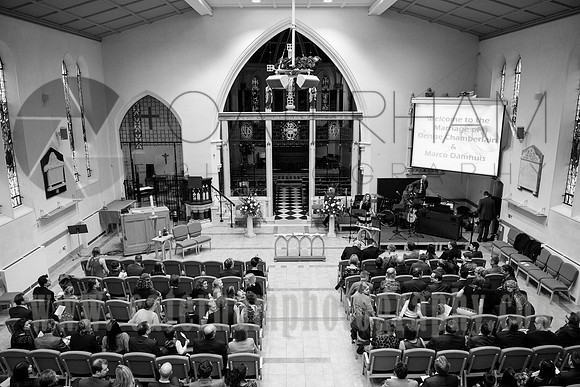 Surrey wedding photographer / Wedding at St Paul’s Church in Addlestone / Guests waiting in the church before the ceremony starts
