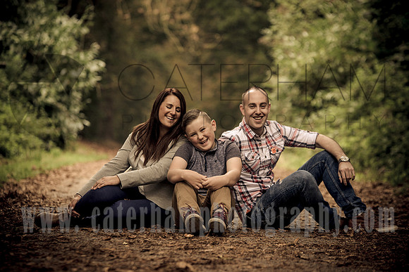 Surrey wedding Photographer Pre wedding shoot (4) / The family photograph / The family sitting on the ground