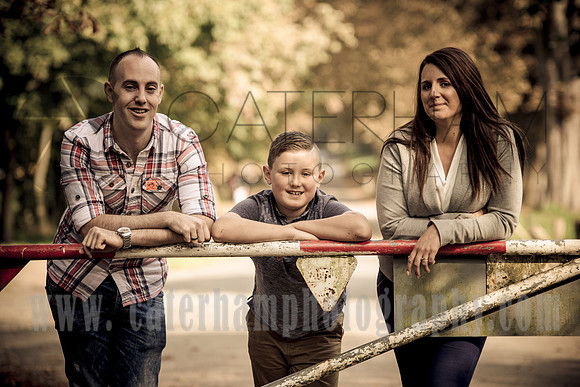 Surrey wedding Photographer Pre wedding shoot (7) / The family photo / Leaning on the gate