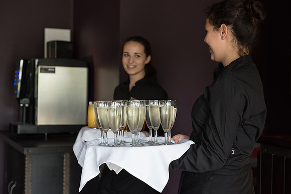 Surrey Wedding Photographer, Hilton Cobham Weddings, Drinks and Celebrations