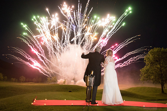 Surrey wedding photographer / woldingham golf club wedding / firework finalie 08.