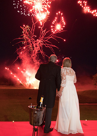 Surrey wedding photographer / woldingham golf club wedding / Fireworks 04