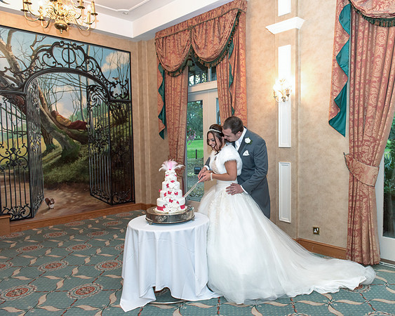 Surrey Wedding Photographer, Surrey Wedding Venue, Coulsdon Manor, Bride and Groom, Wedding Cake
