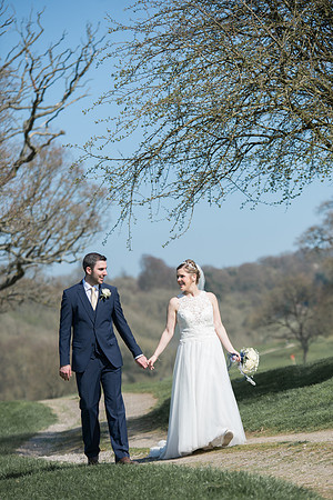 Surrey wedding photographer / woldingham golf club wedding / Hand in Hand 16