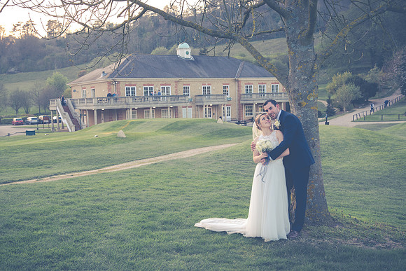 Surrey wedding photographer / woldingham golf club wedding / together under the tree 12