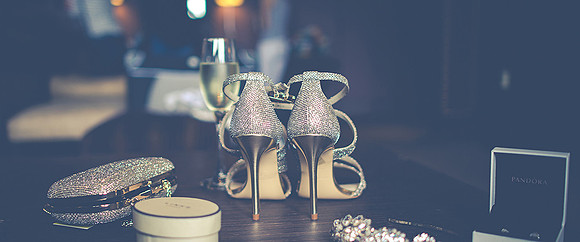 Surrey wedding photographer bridal preparation