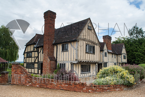 Cain Manor Weddings, Surrey Wedding Photography, Wedding at Cain Manor, Wedding decoration