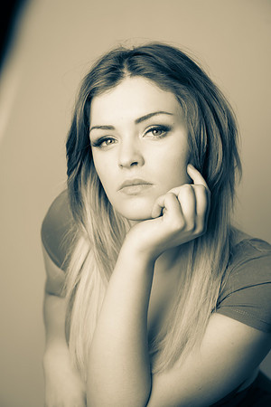Glamour Photography / Girl posing / Suspicious look / Professional photo shots